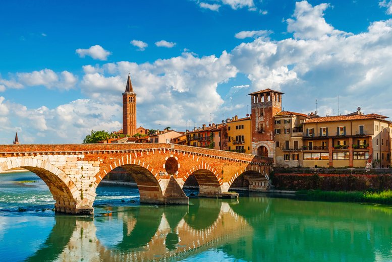 Discount Holidays - 4* Verona Holiday: Return Flights & Central Locations!