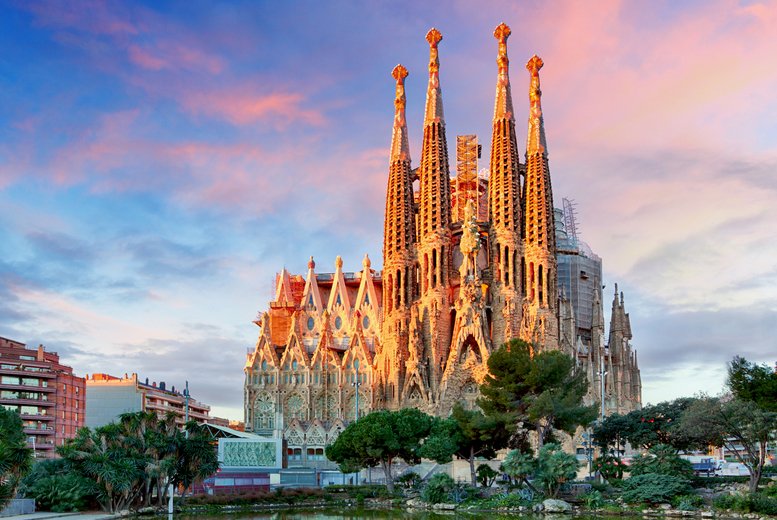 Discount Holidays - Barcelona Holiday: 2-4 Nights & Flights - Perfect Xmas Gift!